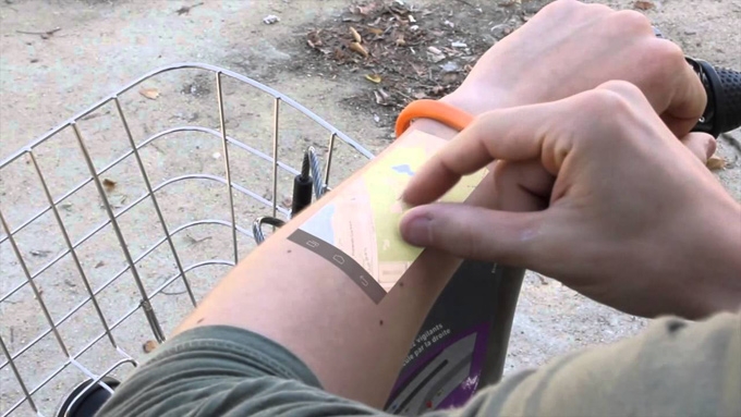 直接在手臂上玩手機(jī)?|科技產(chǎn)品設(shè)計(jì)